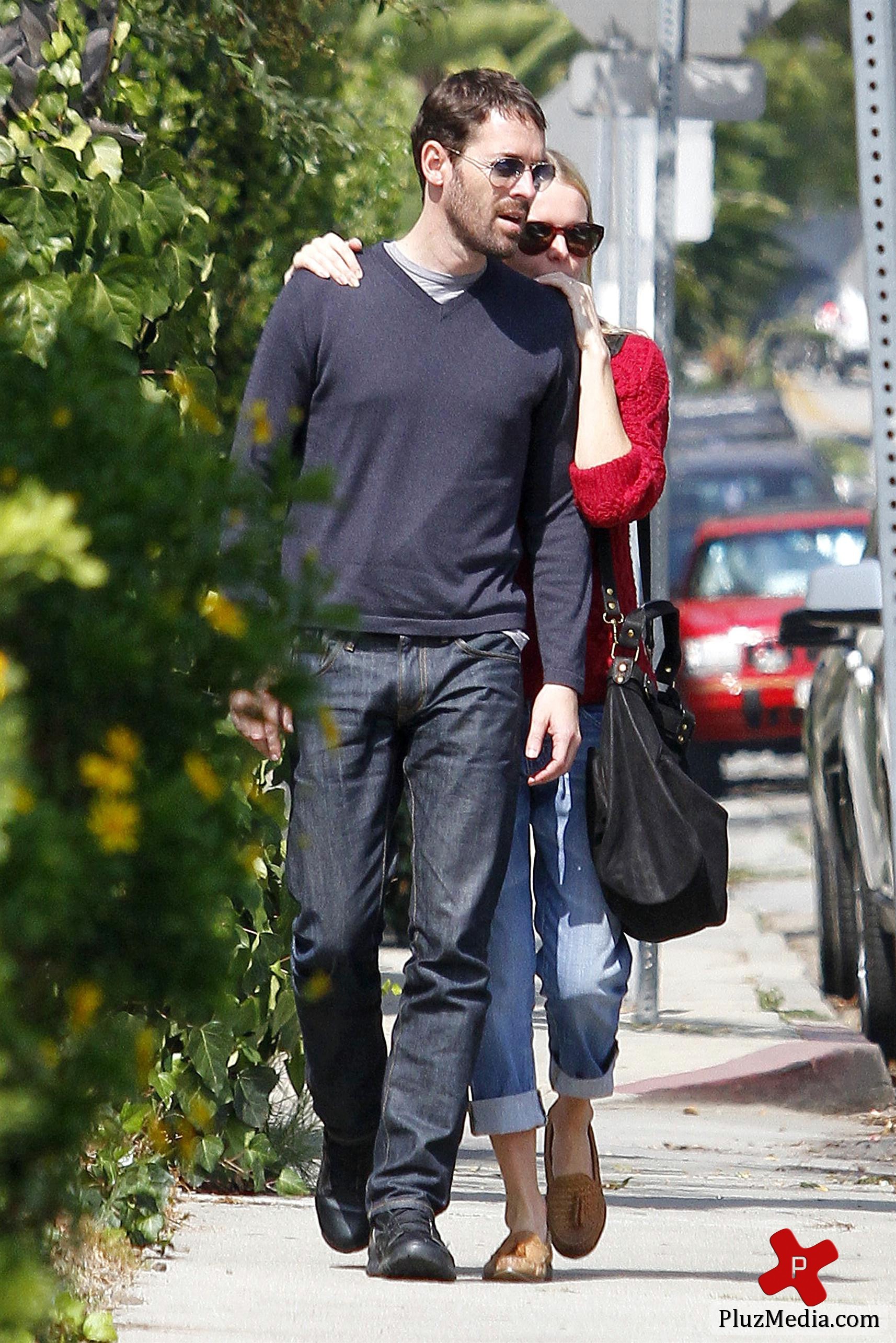 Kate Bosworth keeps close to her boyfriend as they leave Lemonade restaurant | Picture 97911